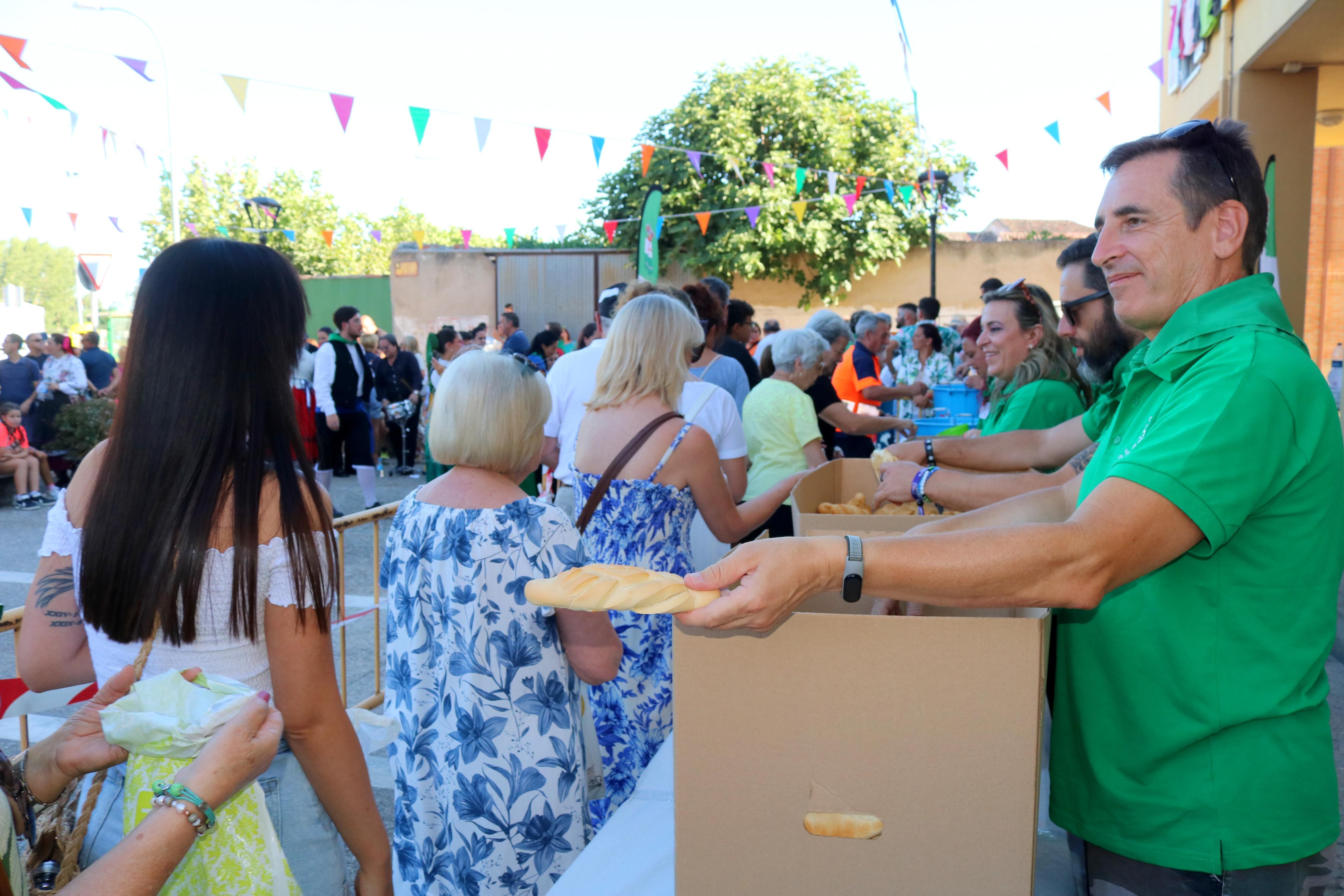 Villamuriel de Cerrato celebra San Roque con pan, queso y vino