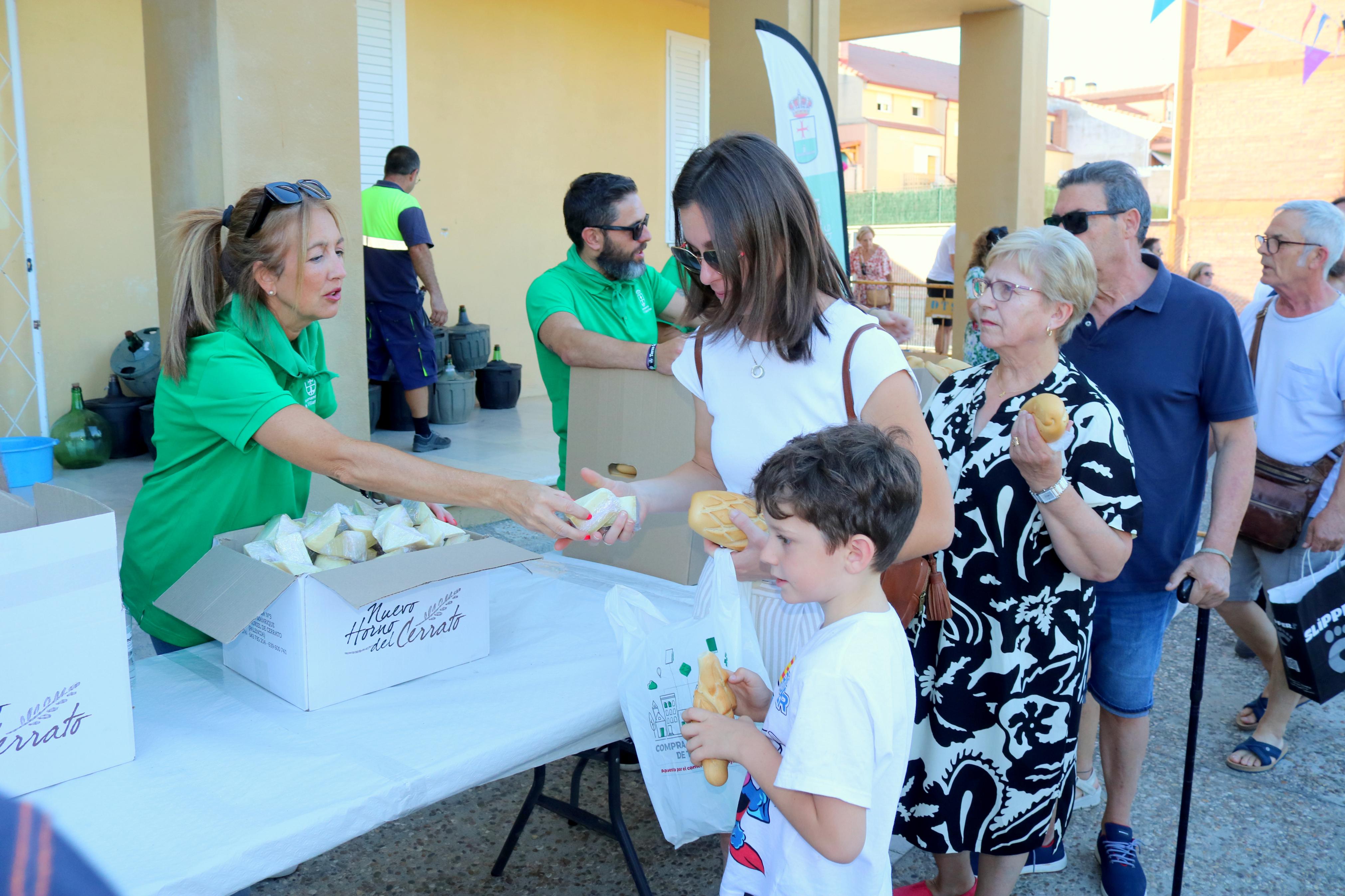 Villamuriel de Cerrato celebra San Roque con pan, queso y vino