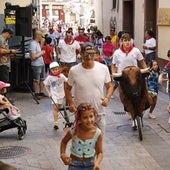 Los niños de Peñafiel disfrutan de un nuevo encierro de carretones