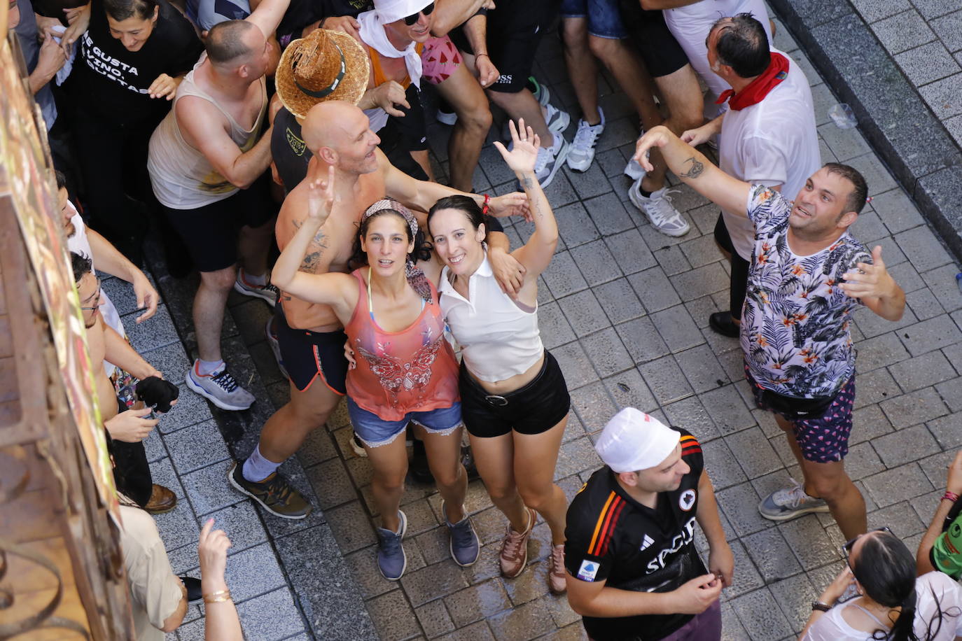 Peñafiel disfruta y baila con otro chúndara