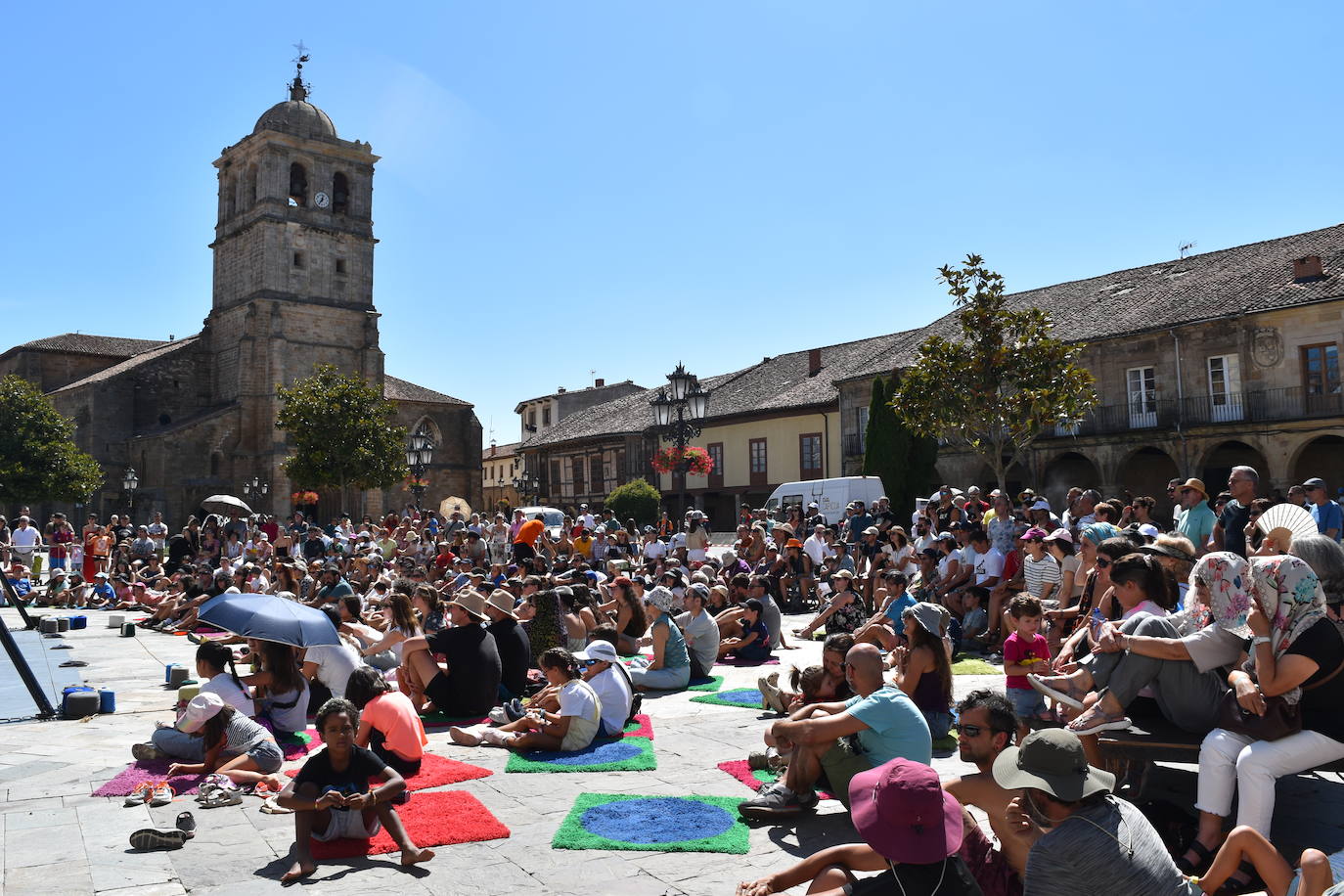 Centenares de tejanos visten Aguilar de Campoo