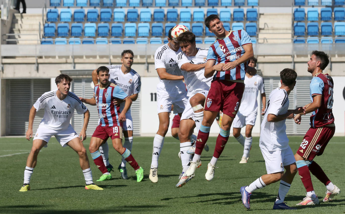 Fotos del partido entre el Castilla y la Segoviana