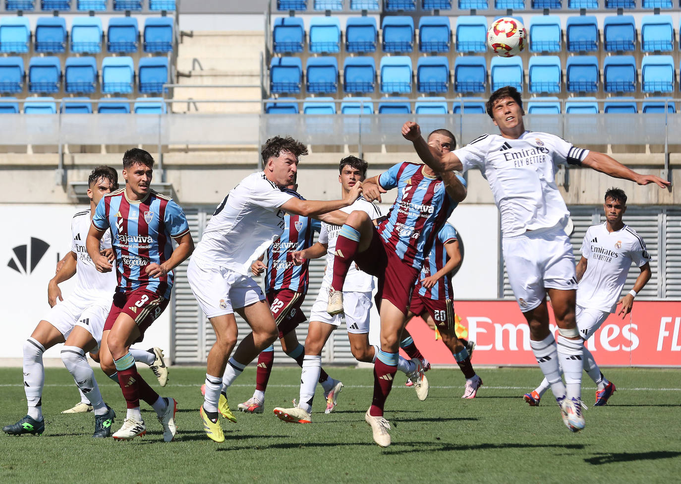 Fotos del partido entre el Castilla y la Segoviana