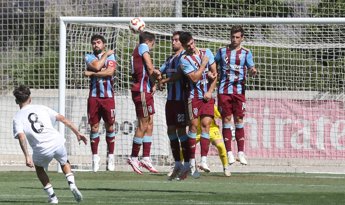 Fotos del partido entre el Castilla y la Segoviana