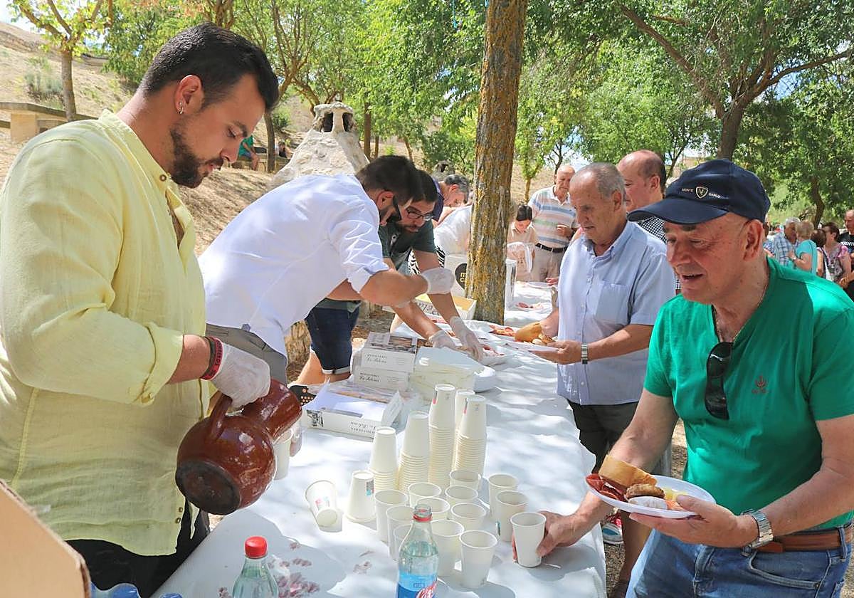 Degustación de productos de la tierra en el Día del Veraneante en Baltanás.