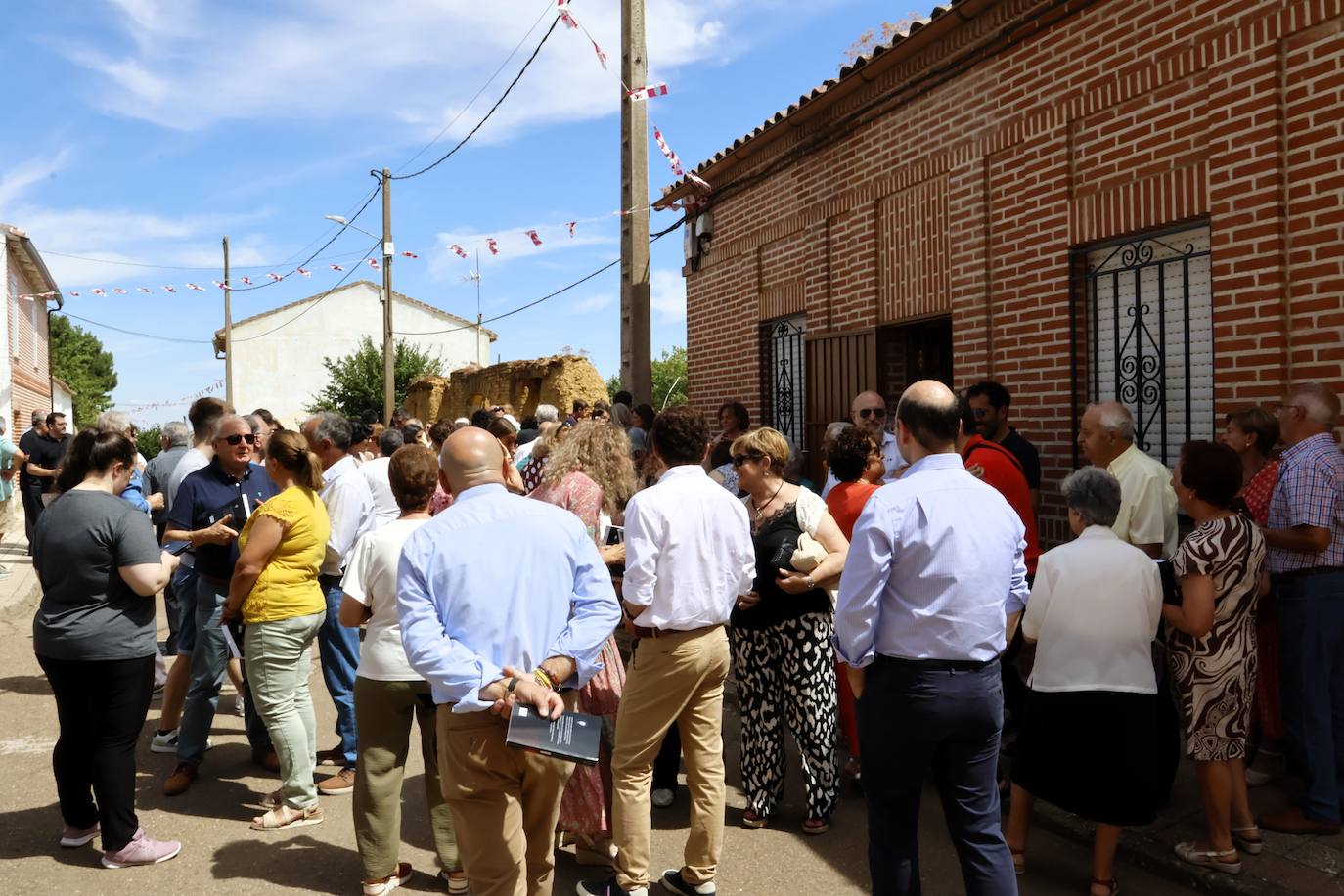 Una calle para el sacerdote que creó una parroquia virtual