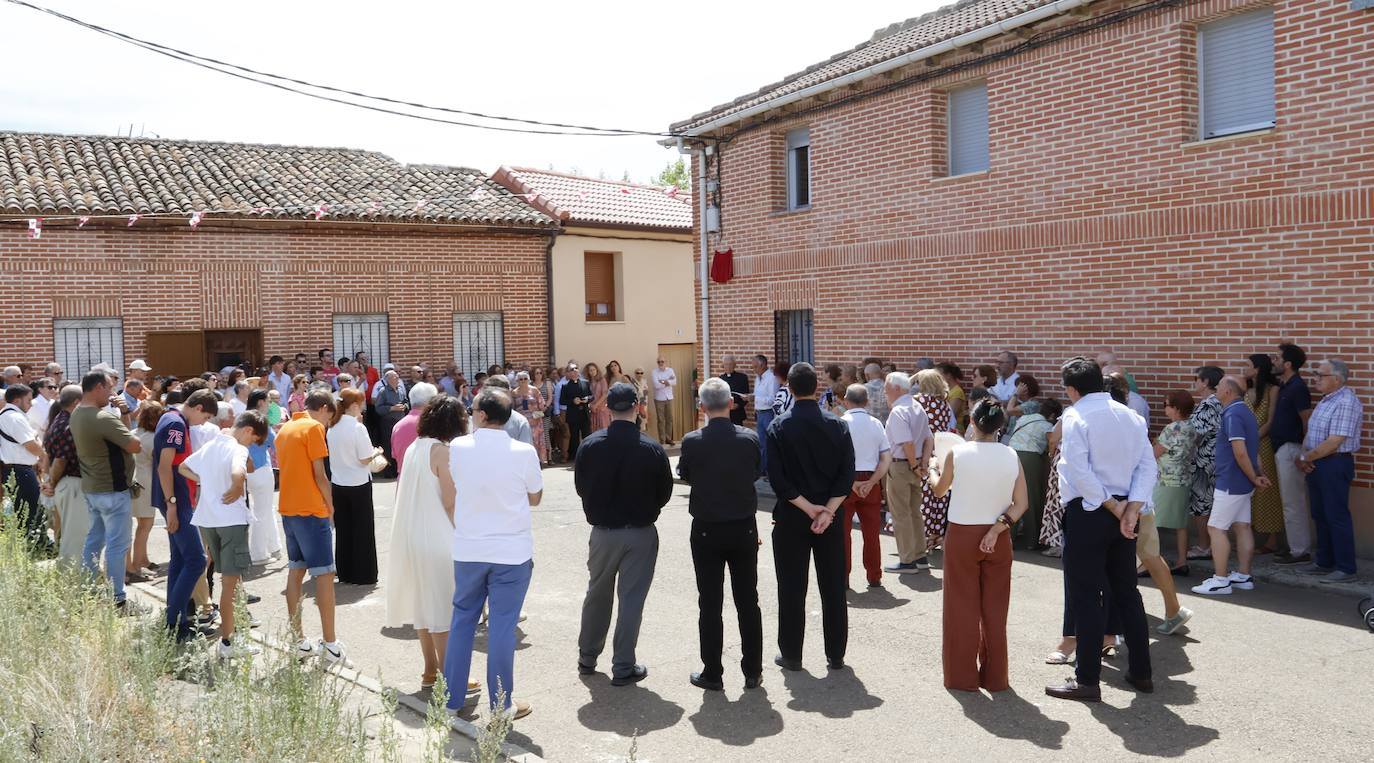 Una calle para el sacerdote que creó una parroquia virtual