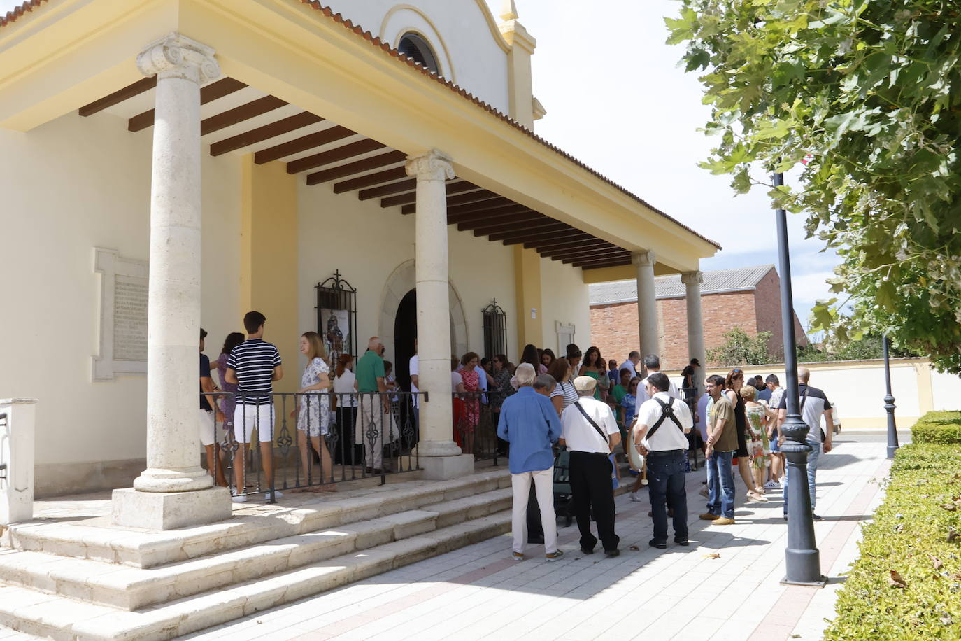 Una calle para el sacerdote que creó una parroquia virtual