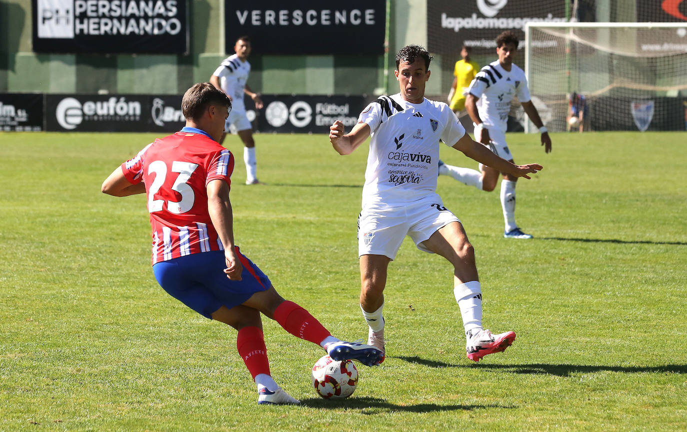 Fotos del partido entre la Segoviana y el Atlético de Madrid B