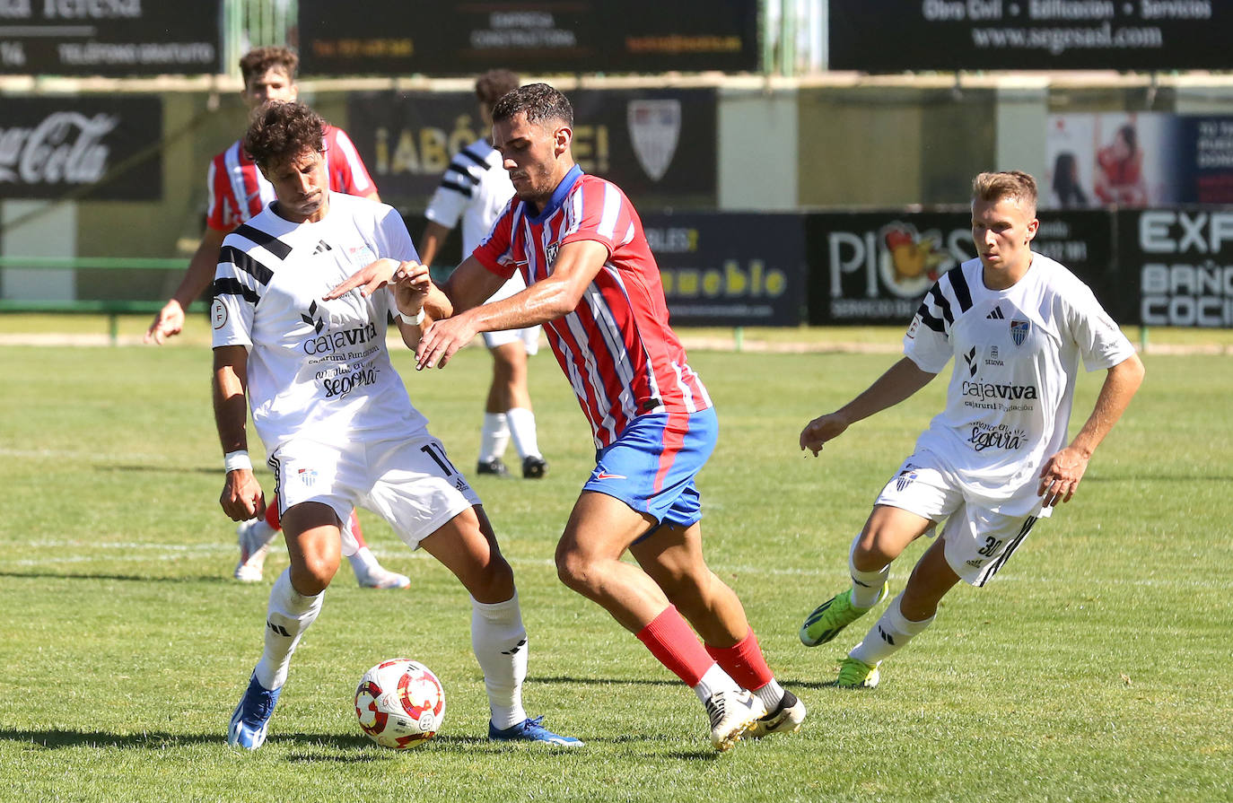 Fotos del partido entre la Segoviana y el Atlético de Madrid B