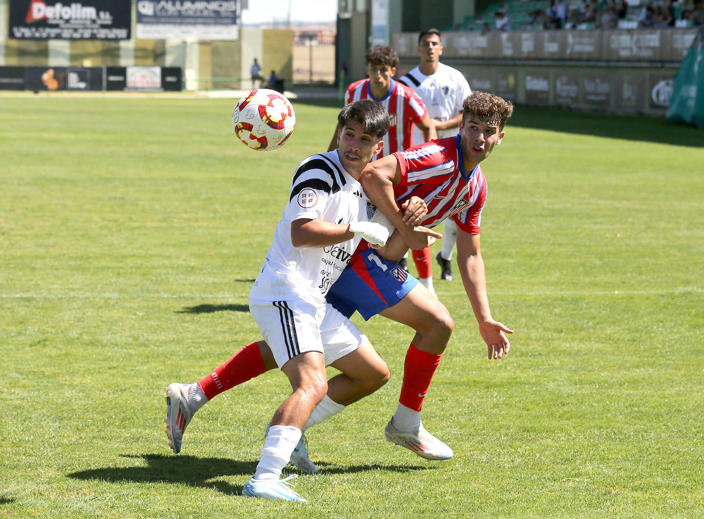 Fotos del partido entre la Segoviana y el Atlético de Madrid B