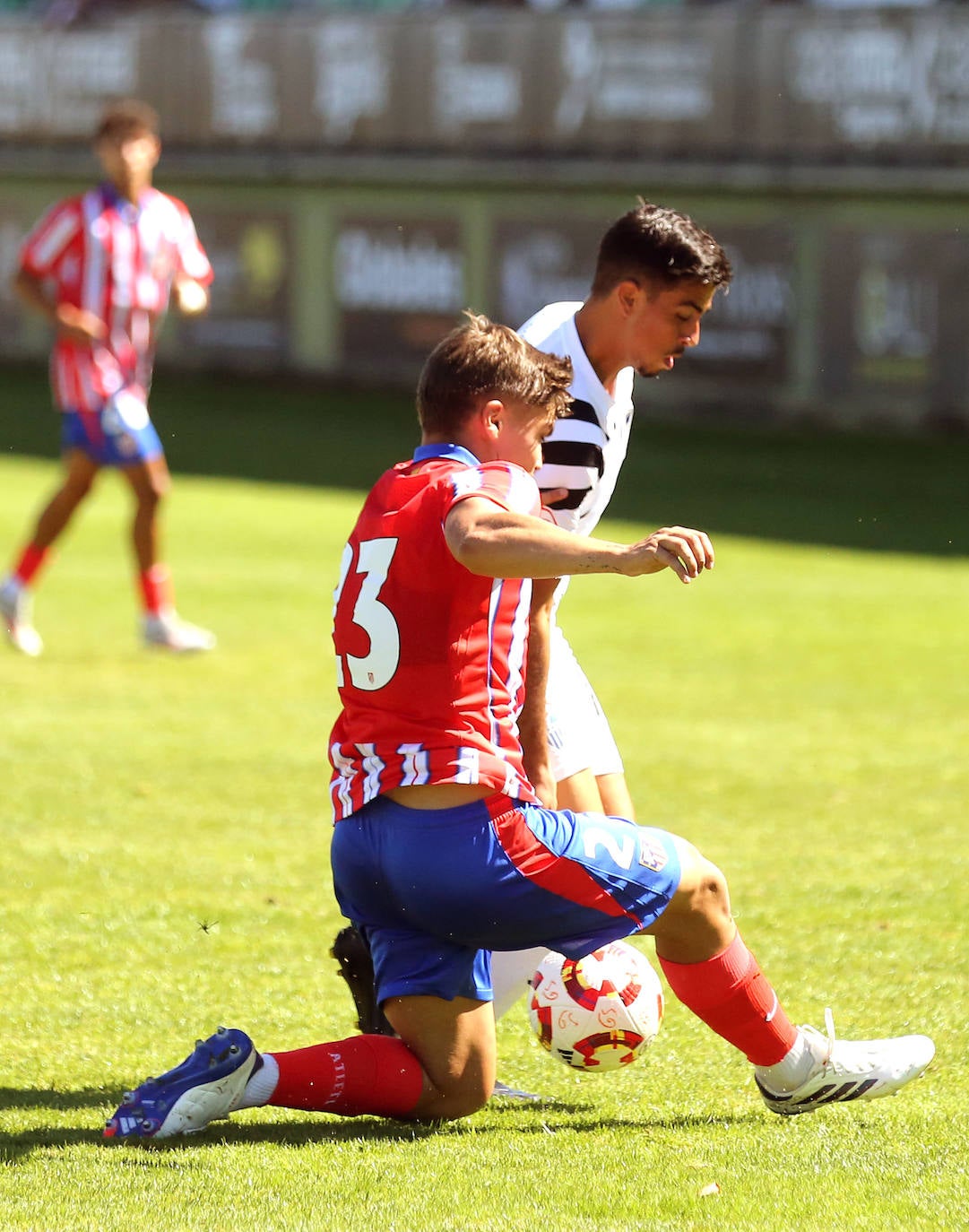 Fotos del partido entre la Segoviana y el Atlético de Madrid B