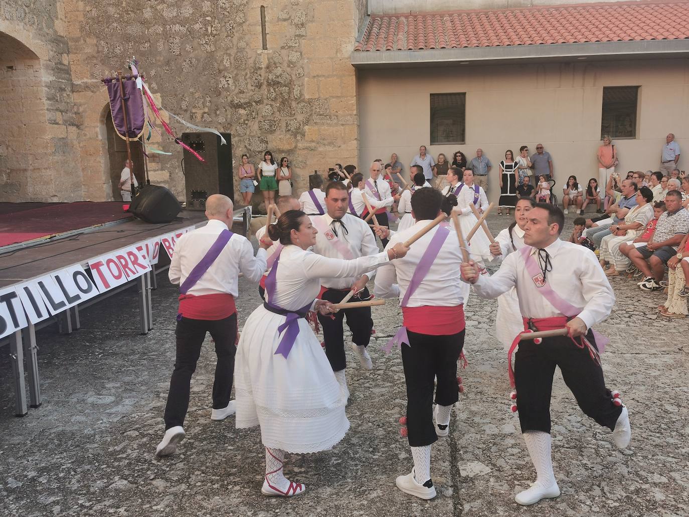 Torrelobatón exhibe su mejor paloteo