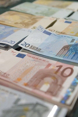 Billetes de euro de curso legal.