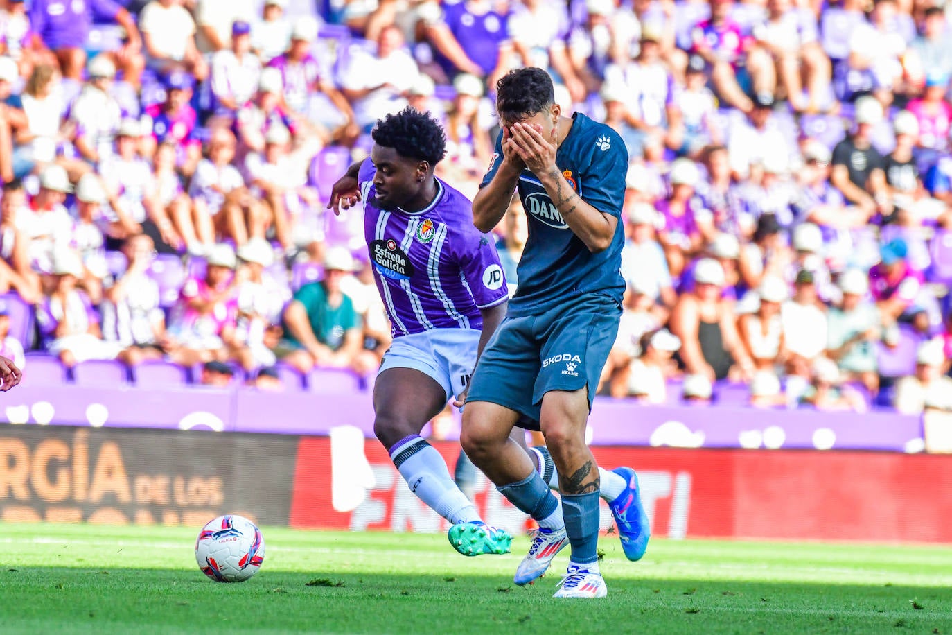 La victoria del Real Valladolid en su regreso a Primera, en imágenes