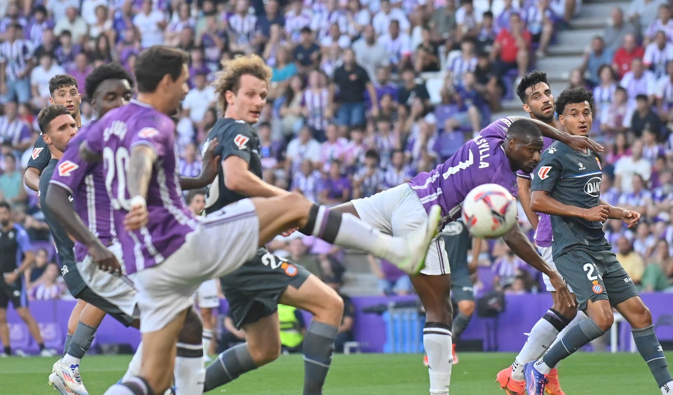 La victoria del Real Valladolid en su regreso a Primera, en imágenes