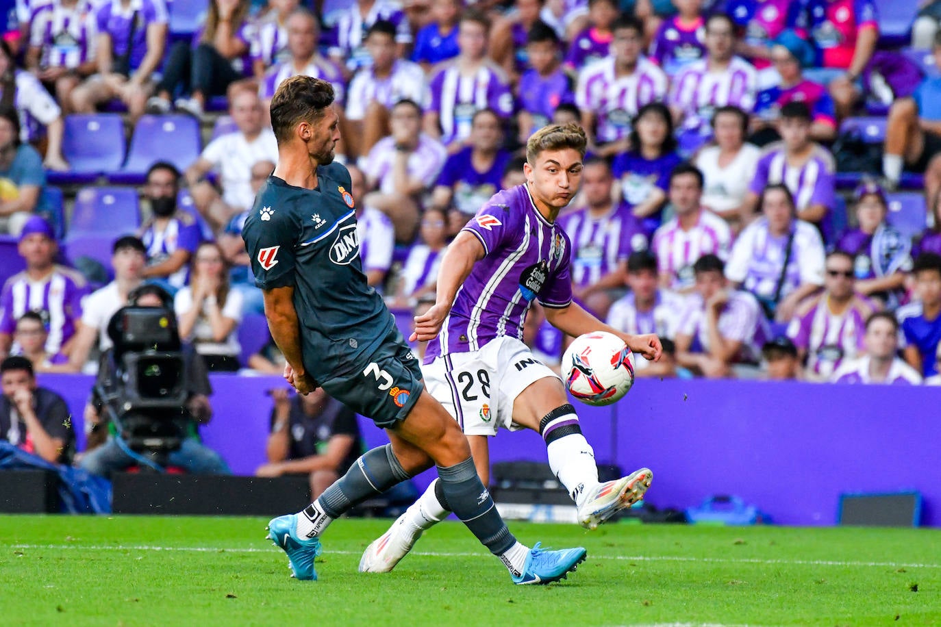 La victoria del Real Valladolid en su regreso a Primera, en imágenes