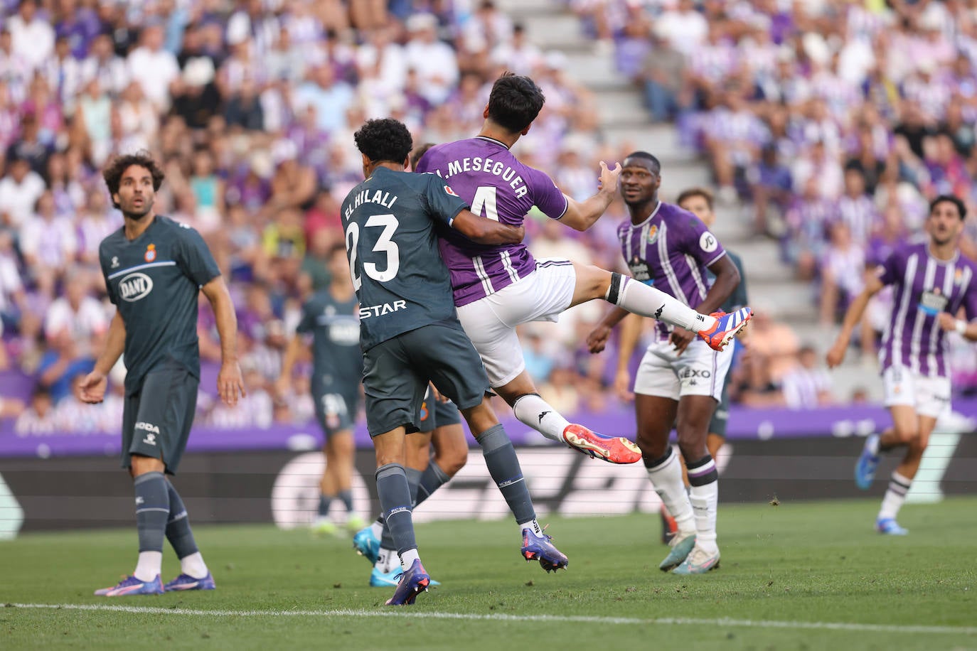 La victoria del Real Valladolid en su regreso a Primera, en imágenes