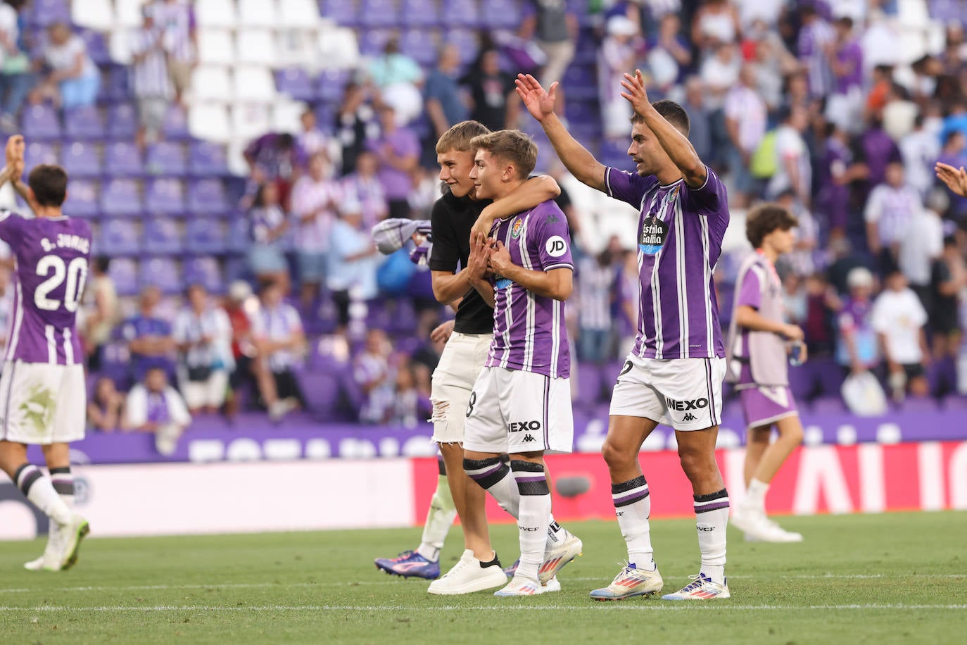 La victoria del Real Valladolid en su regreso a Primera, en imágenes