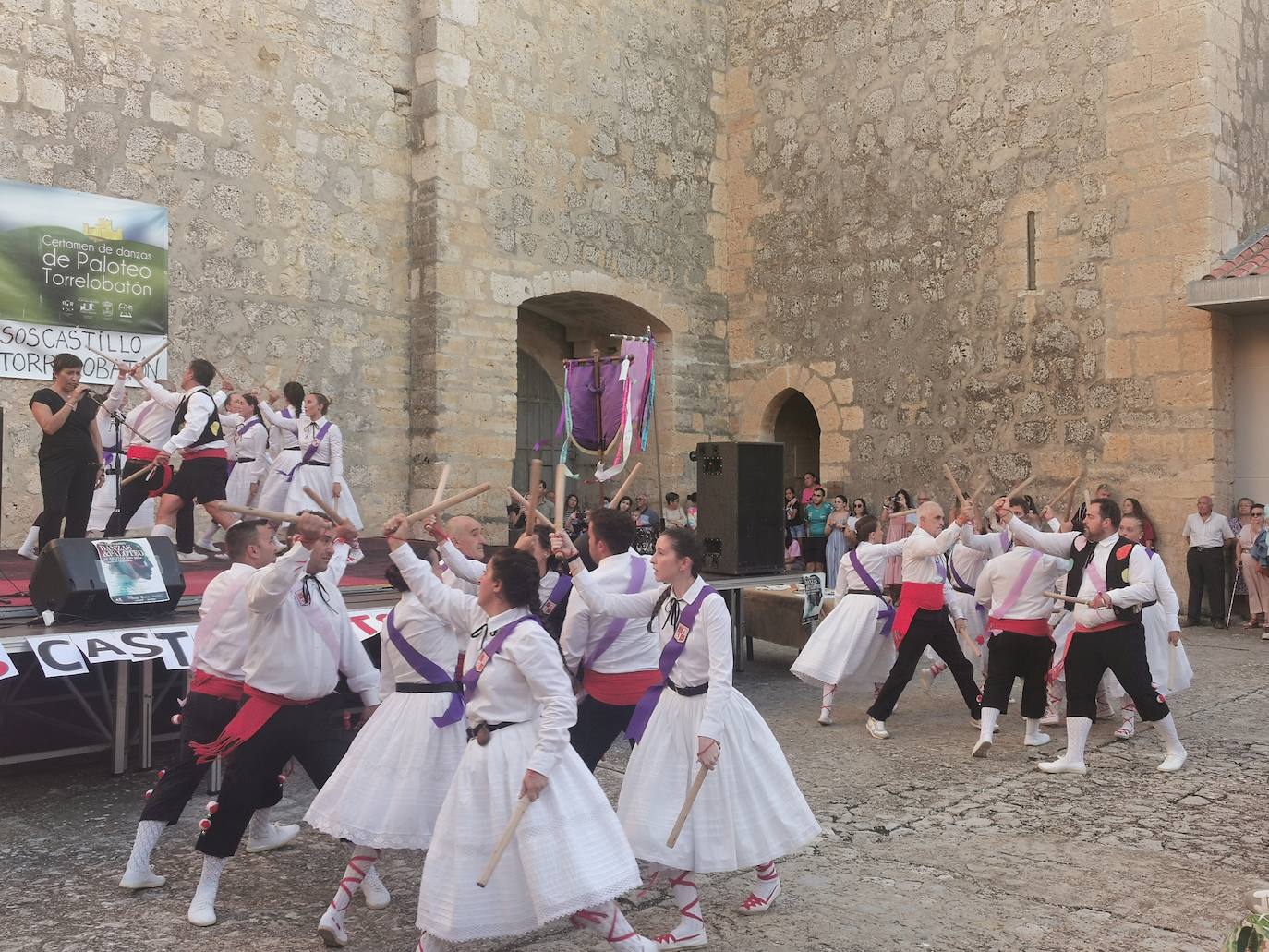 Torrelobatón exhibe su mejor paloteo