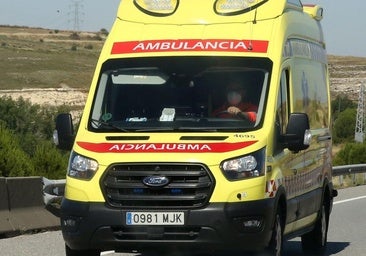 Tres heridos en un accidente entre un camión y un turismo en la carretera entre Abades y Otero