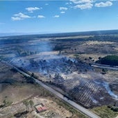 Un buitre electrocutado causa un incendio en San Miguel de Bernuy