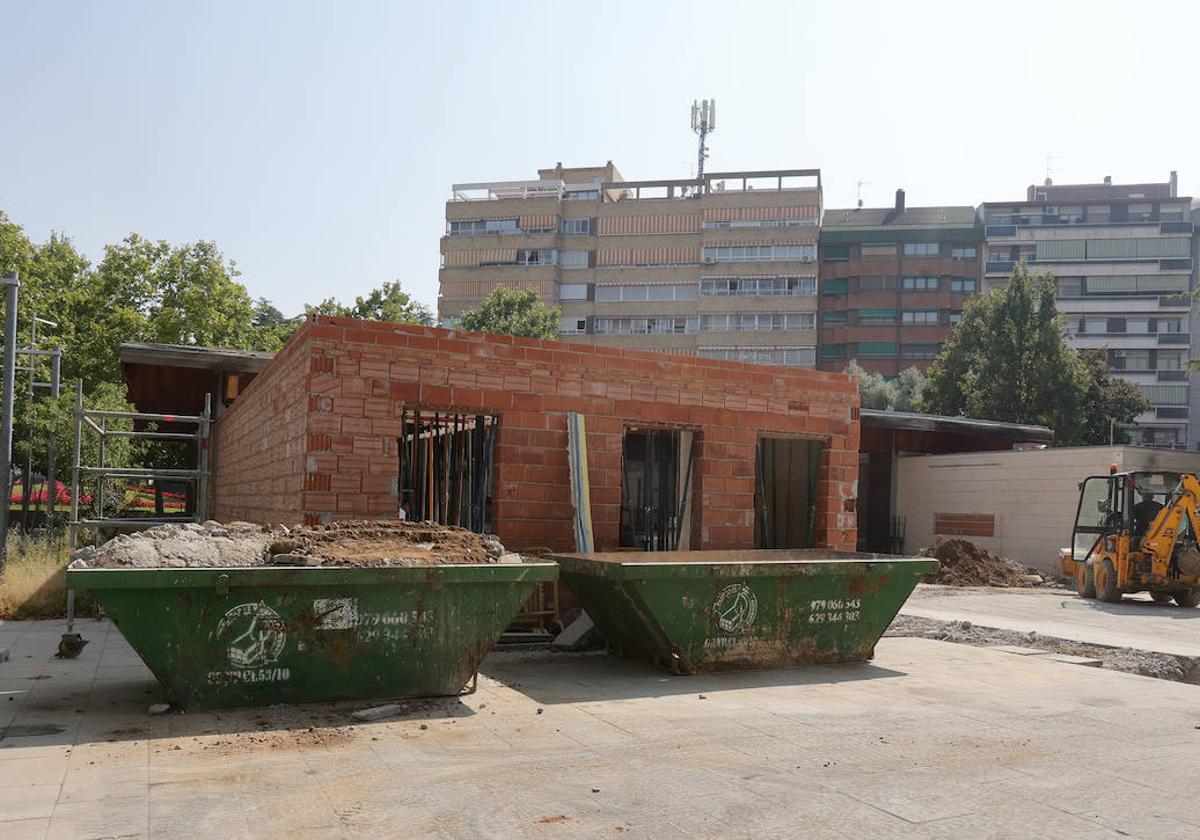 Obras en la cafetería del Parque del Salón.