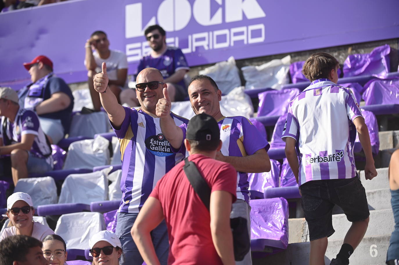 Búscate en la grada del estadio José Zorrilla (2/4)