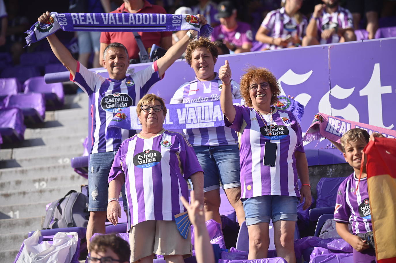 Búscate en la grada del estadio José Zorrilla (1/4)