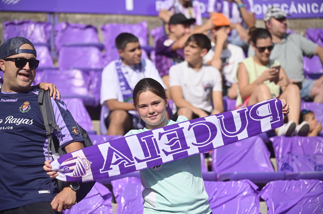 Búscate en la grada del estadio José Zorrilla (1/4)