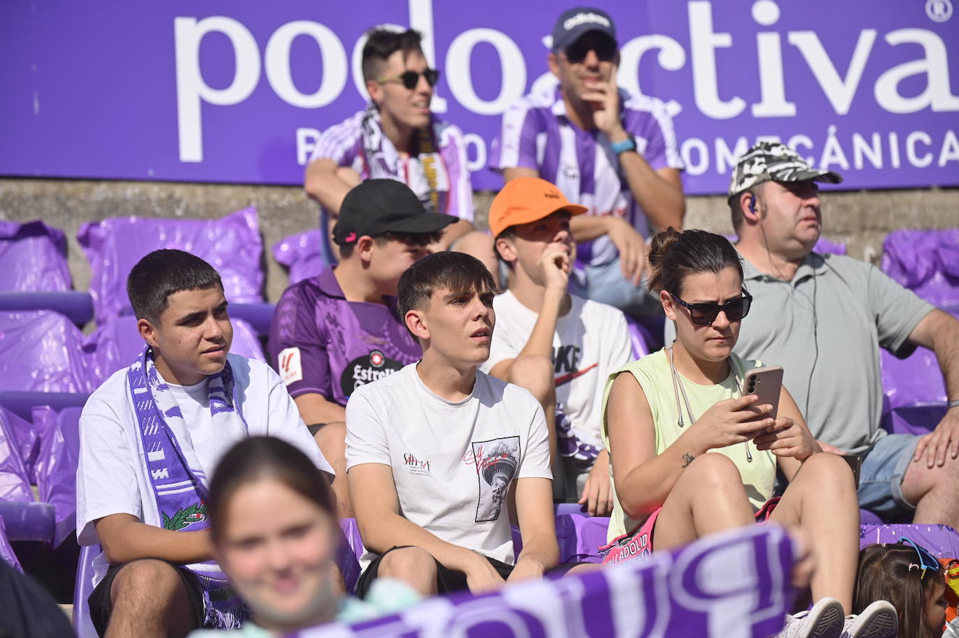 Búscate en la grada del estadio José Zorrilla (1/4)