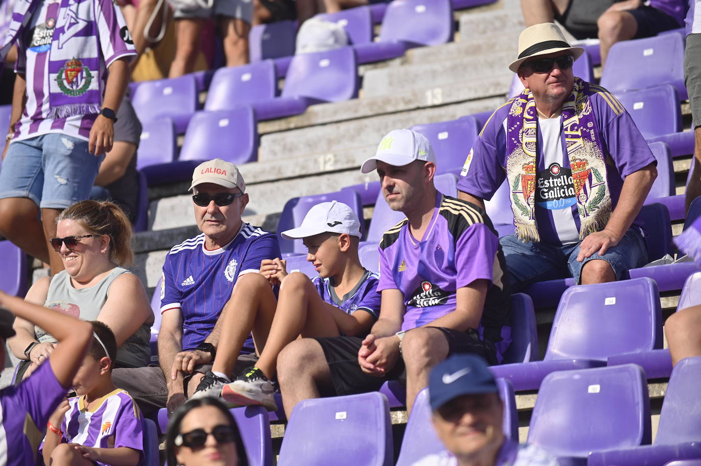 Búscate en la grada del estadio José Zorrilla (1/4)