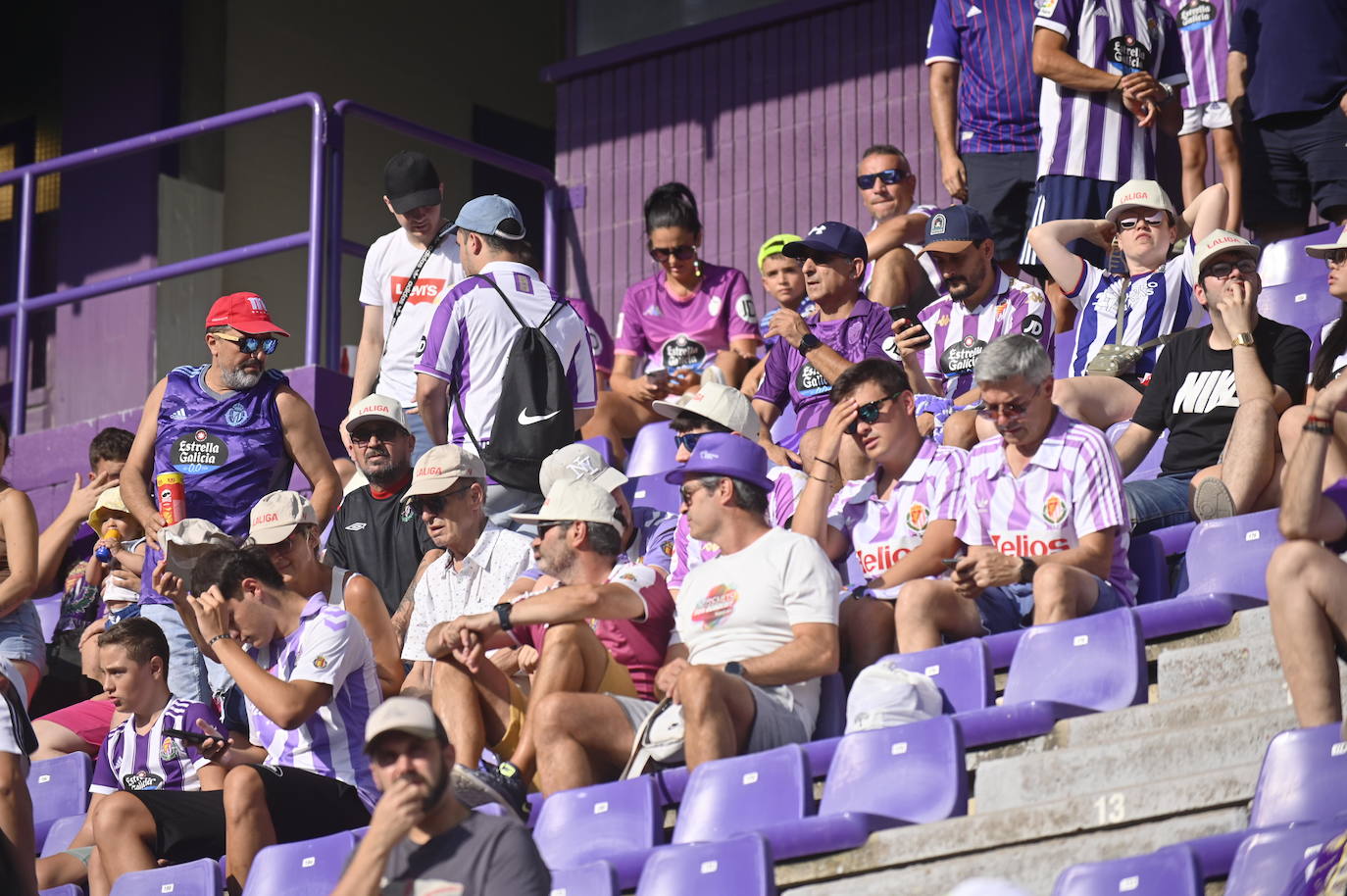 Búscate en la grada del estadio José Zorrilla (1/4)