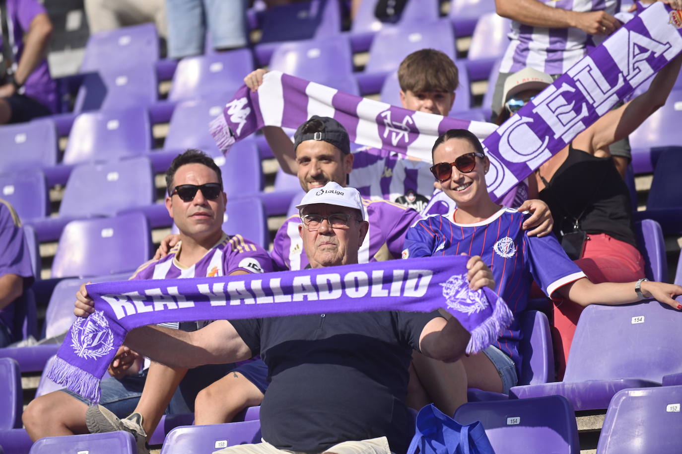 Búscate en la grada del estadio José Zorrilla (1/4)