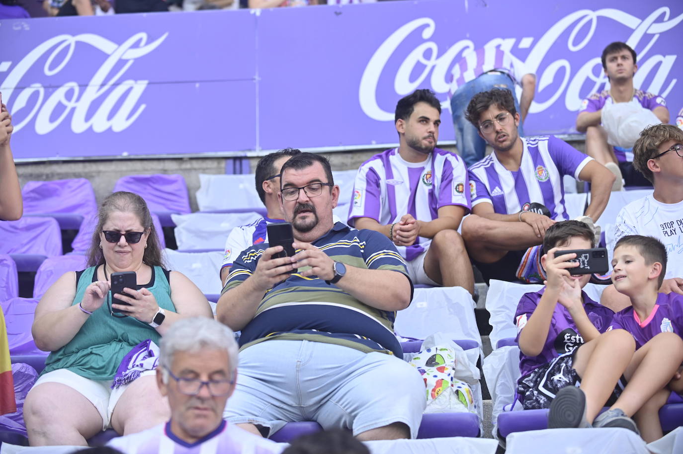 Búscate en la grada del estadio José Zorrilla (1/4)