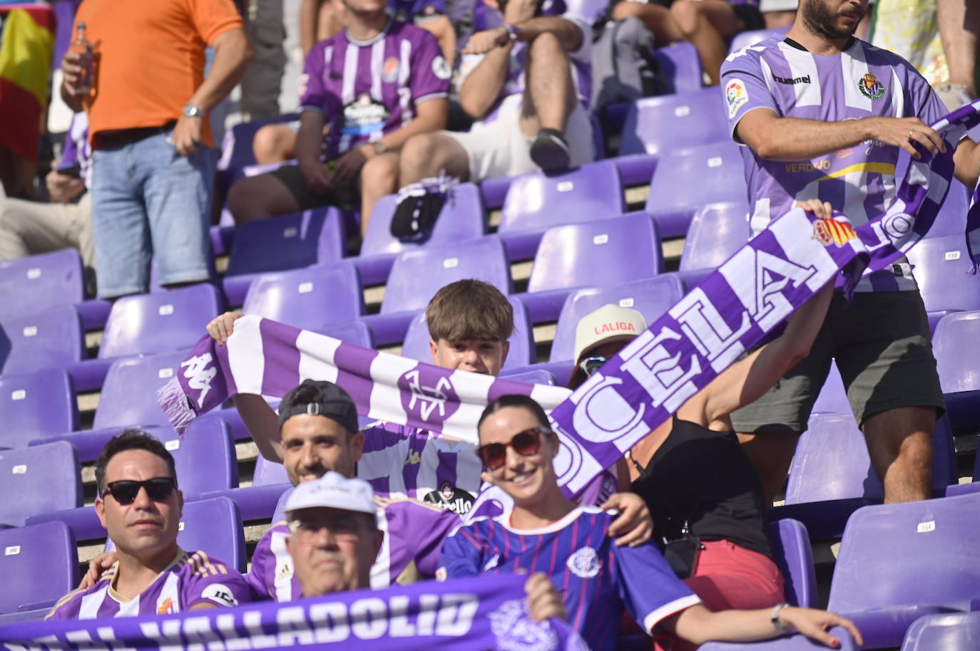 Búscate en la grada del estadio José Zorrilla (1/4)