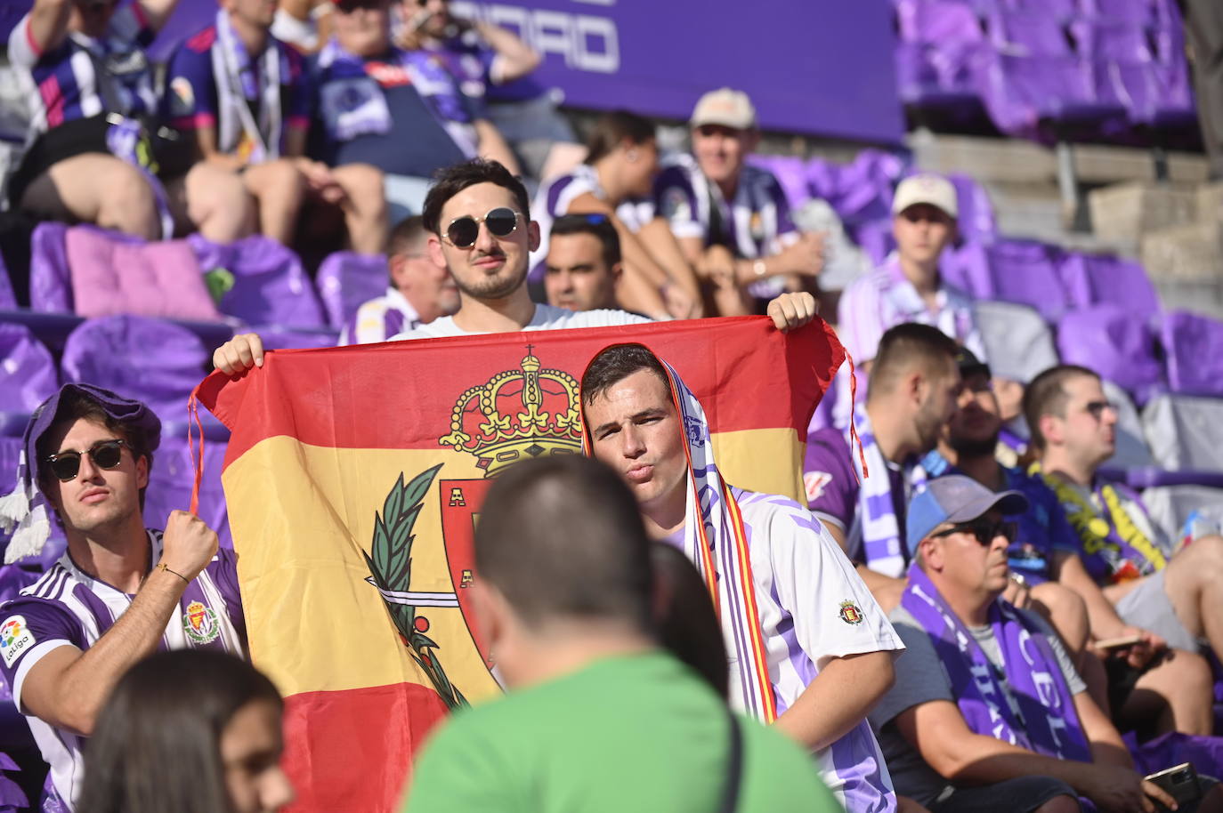 Búscate en la grada del estadio José Zorrilla (2/4)