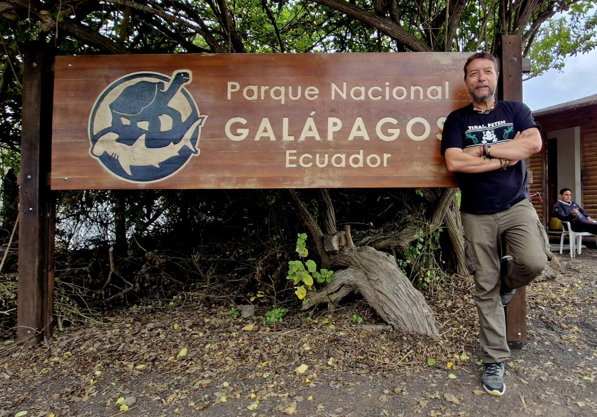 Ángel Galicia en el Parque Nacional Galápagos