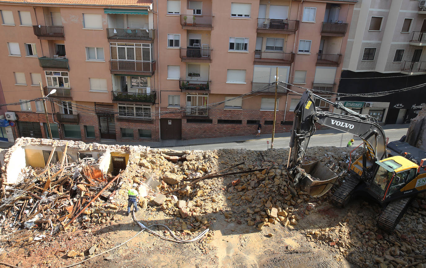 Fotos del derribo de edificios en la calle Antonio Machado