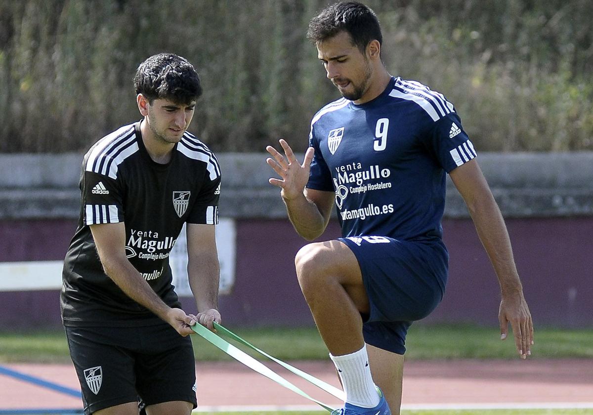 Diego Gómez se ejercita junto a Pablo Ajo en un entrenamiento de pretemporada