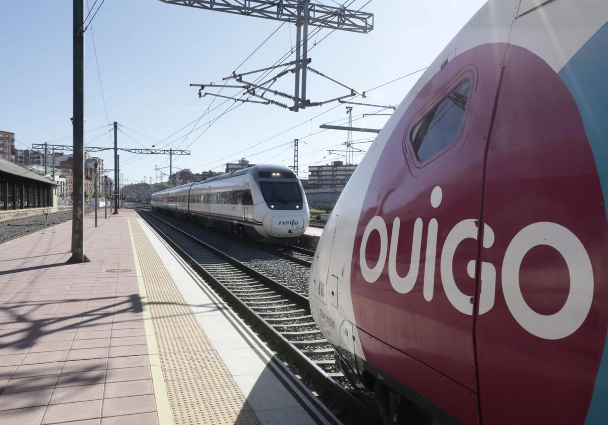 Trenes OUIGO en la estación del Campo Grande, Valladolid.