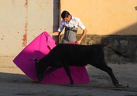 Emilio de Justo celebra una tienta antes de enfrentarse a seis toros en Valladolid