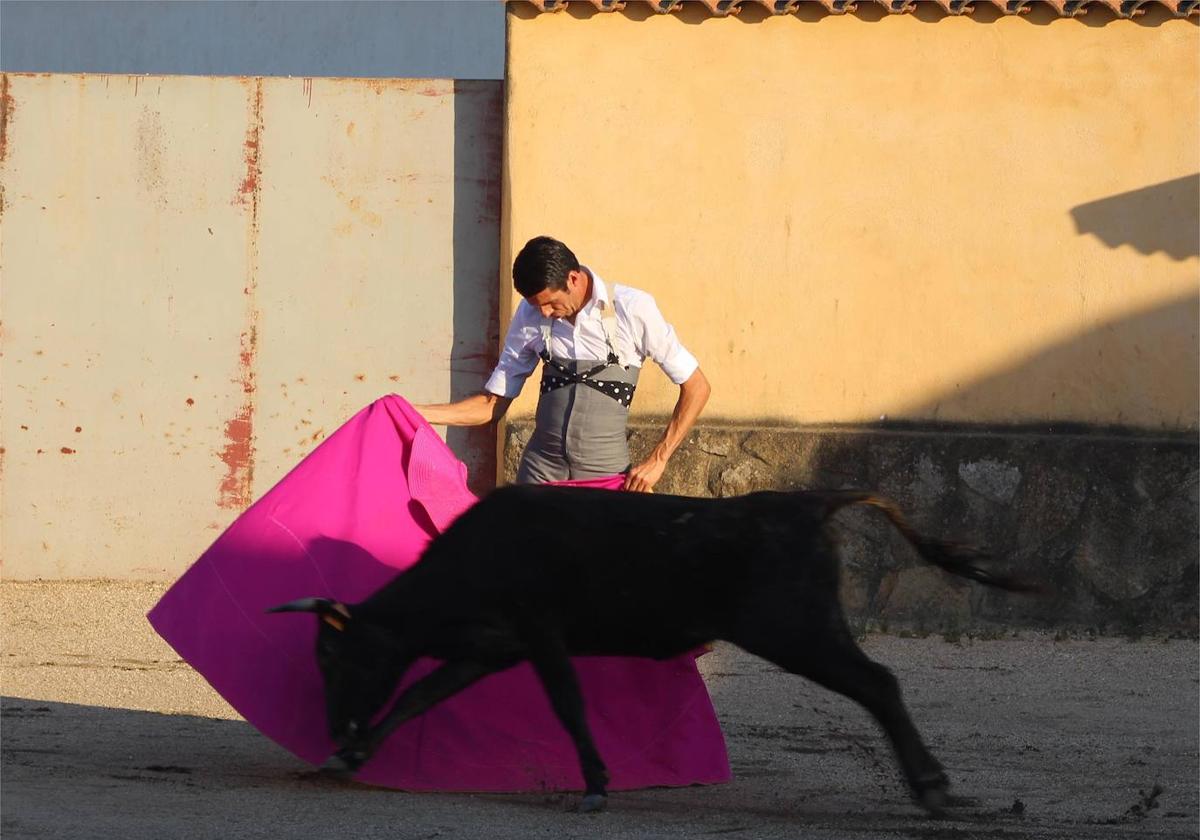 Emilio de Justo celebra una tienta antes de enfrentarse a seis toros en Valladolid