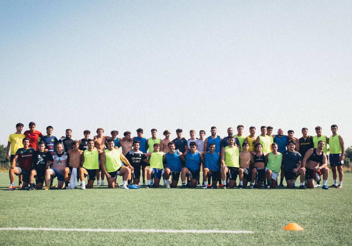 Imagen de El Salvador masculino en los campos de Pepe Rojo.