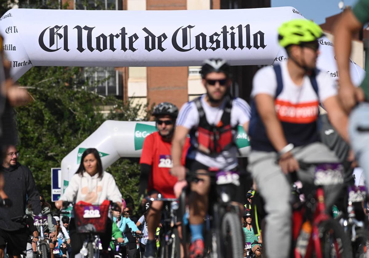 Participantes en una anterior edición del Día de la Bici de El Norte.