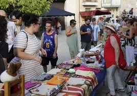 Mercado artesanal en Piñel de Arriba