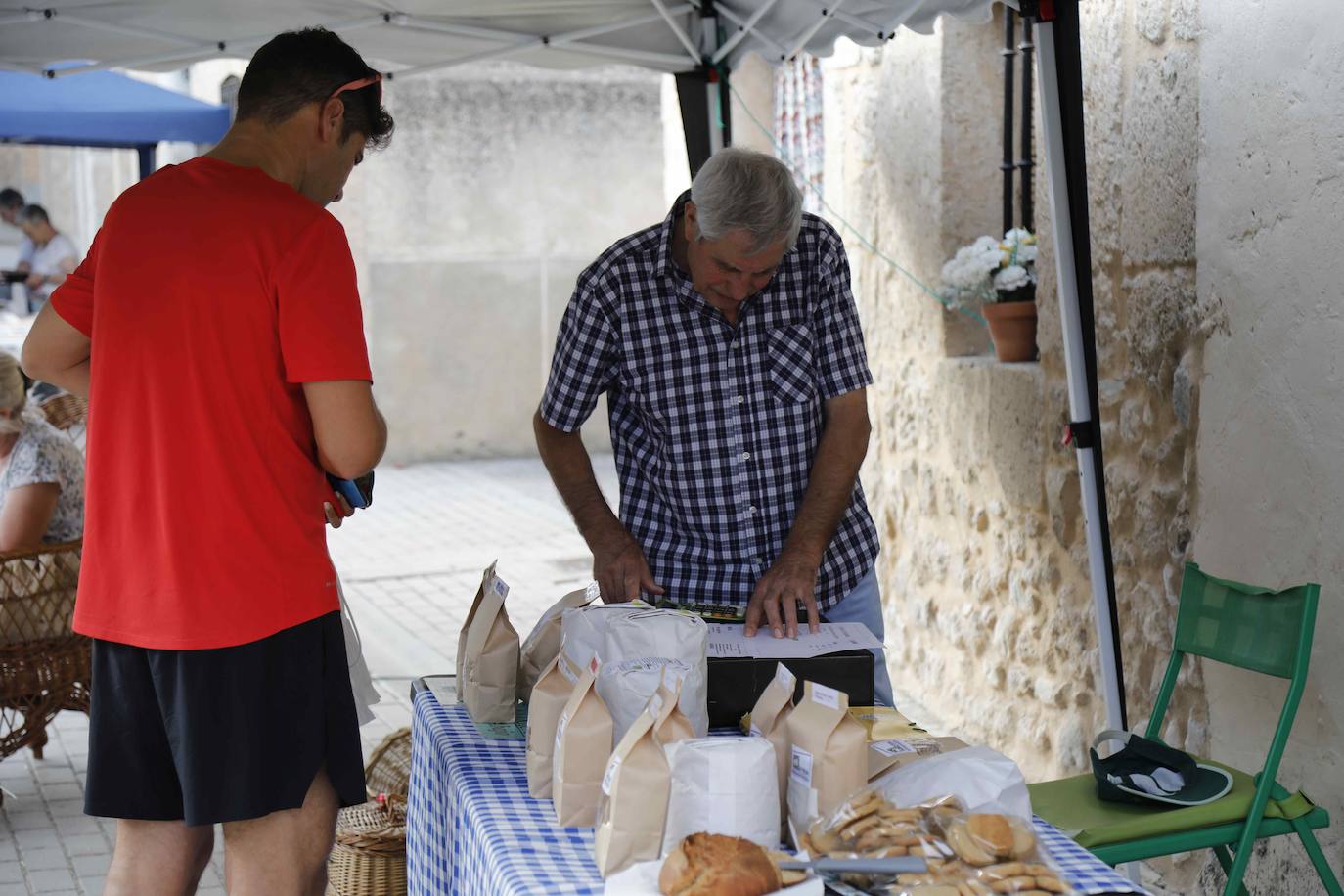 Las imágenes del mercado artesanal de Piñel de Arriba