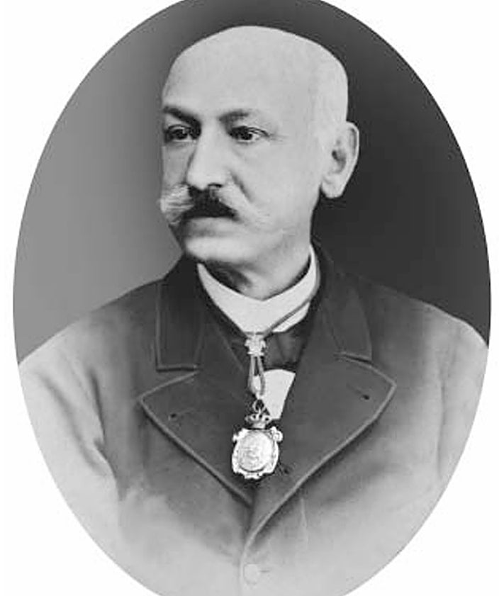 Imagen secundaria 2 - Algunas obras publicadas por Didio González Ibarra, incluido su discurso para la obtención del doctorado, y retrato del catedrático.