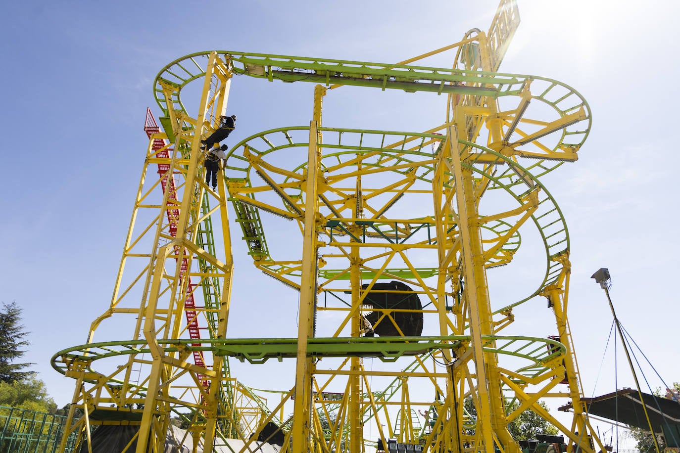 Las imágenes del montaje de las atracciones para las ferias de Valladolid