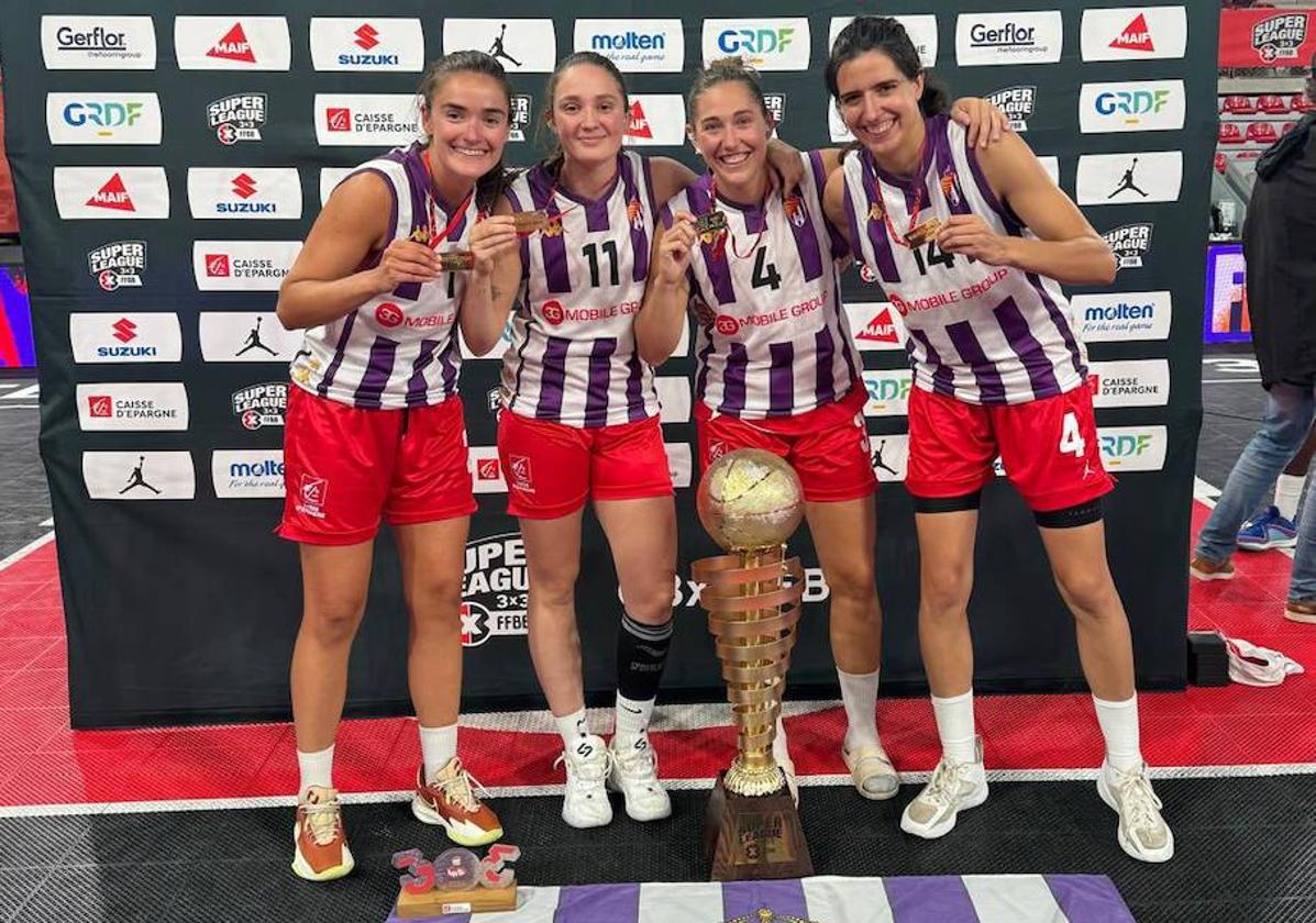 Celia García Paunero, Cecilia Aldecoa, Sara Iparagirre y Clara Rodríguez.